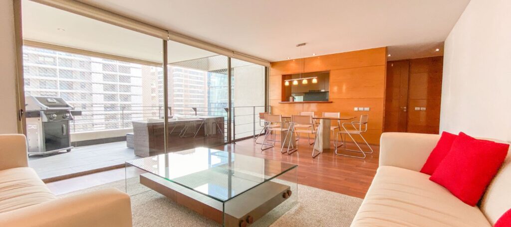 Living amoblado en departamento administrado en Las Condes