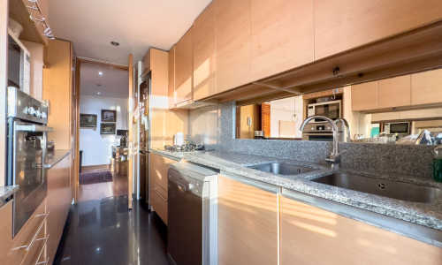 Departamento amoblado de 3 dormitorios en edificio Saturno.