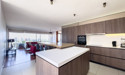 Departamento amoblado en arriendo en Callao 3800, El Golf, con vista sur hacia la cordillera